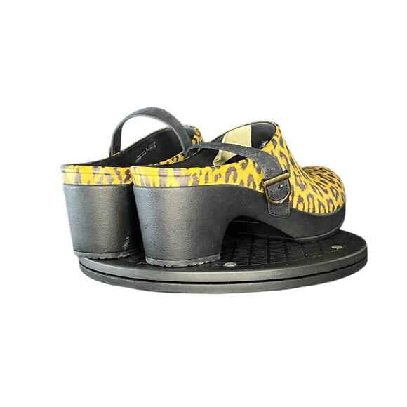 Womens Crocs Bae Animal Clogs Shoes Leopard Print Size 8 - Picture 4 of 6